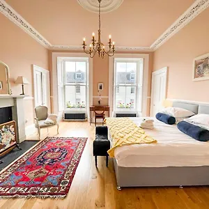  Apartment Remarkable 5br Townhouse With Garden, Sleeps 12 United Kingdom