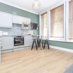  Apartment Verulum - By Coastline Retreats - Beautifully Designed Luxury Town Centre - 5 Minute Walk To The - Parking Included United Kingdom